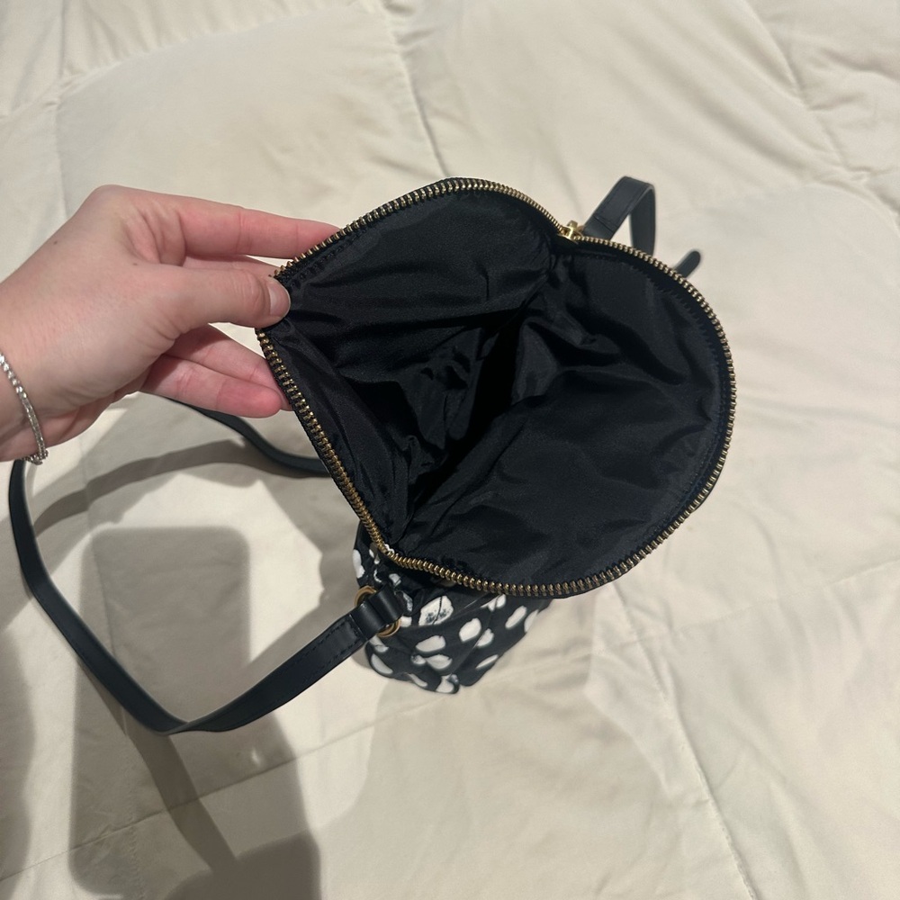 Marc by Marc Jacob’s Crossbody Handbag in Black & White Print w/ 2 Compartments - Picture 2 of 5